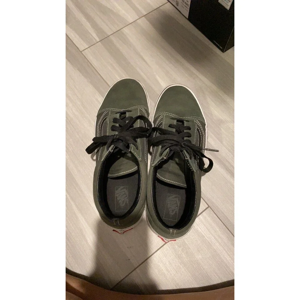 Like new Vans Old Skool shoes